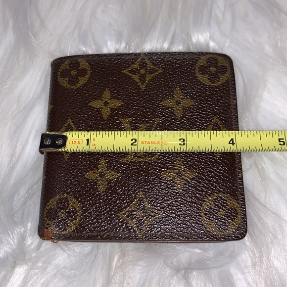 LV Authentic Men’s Bi- fold wallet (code#CA0942 - Picture 11 of 12